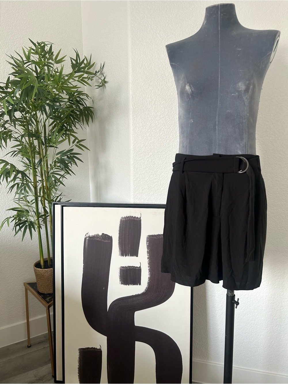Leith Black Pleated Belted Shorts with D-Ring